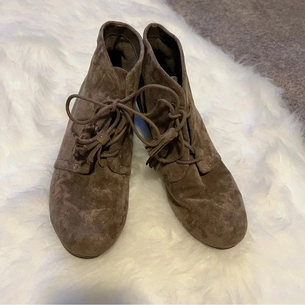 Dr Scholls women suede ankle Boots sz 9 with tassels